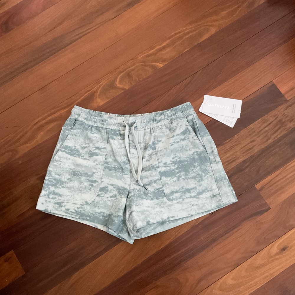 NWT athleta Farallon shorts - printed - size M